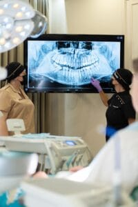 Obiceiuri dăunătoare pentru dinți. Ce să NU faci dacă îți dorești un zâmbet perfect