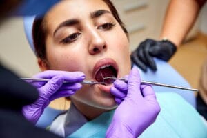 Obiceiuri nesănătoase care ne afectează dinți