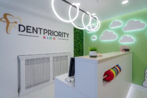 Apariția precoce a dinților permanenți